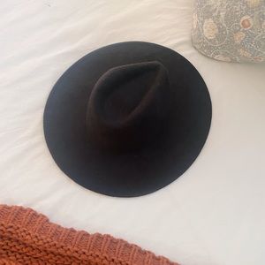 black cjla felt hat